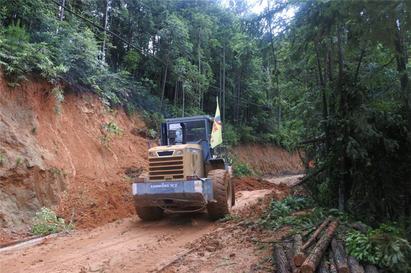 福建易順建筑工程有限公司提供技術(shù)人員和設(shè)備幫助祖墩鄉(xiāng)進(jìn)行災(zāi)后重建