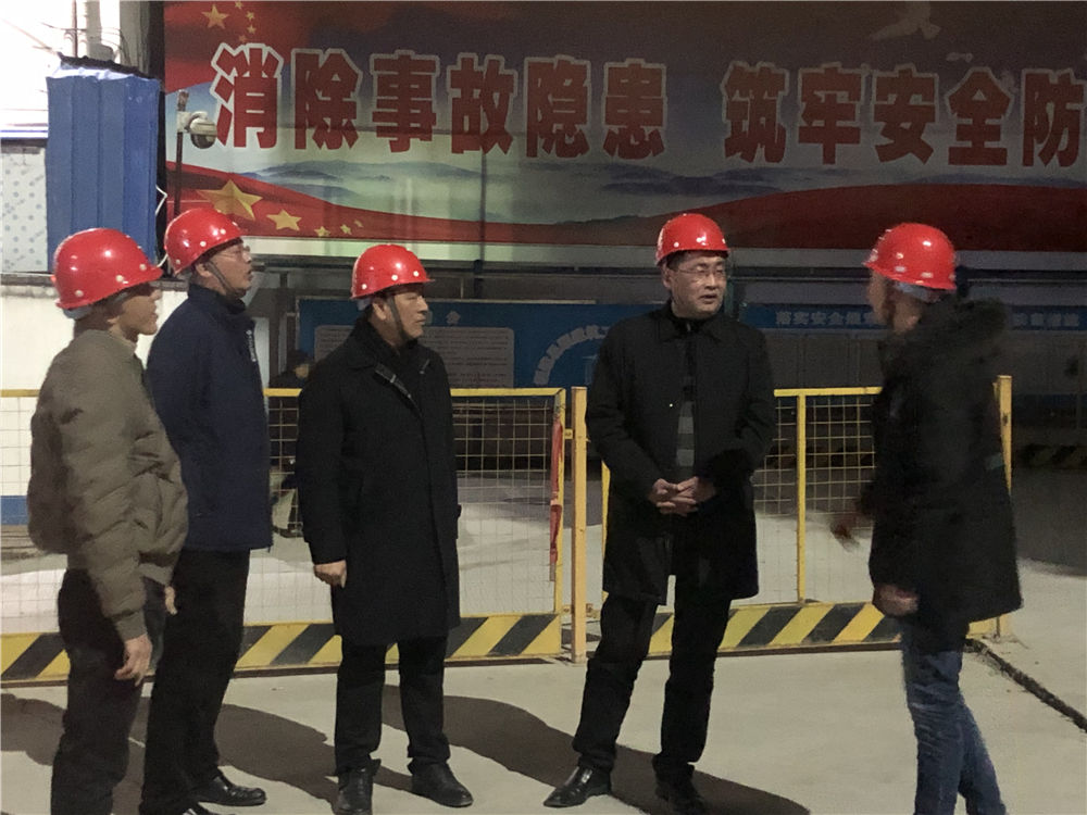 縣領導對易順公司承建的農(nóng)貿(mào)市場及安置房項目進行安全生產(chǎn)大檢查